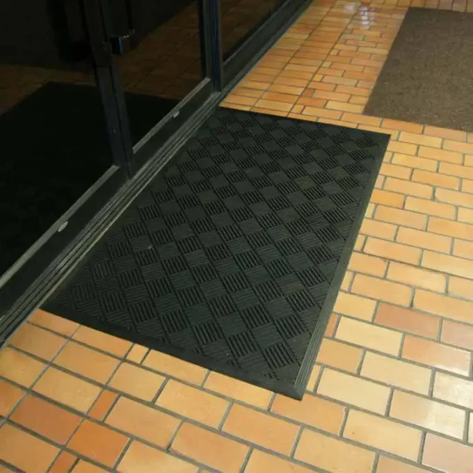 Black color checkered pattern Economical and Eco-Friendly Rubber Doormat at front door
