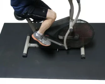 Resilient Recycled Rubber Mat Reduces Vibrations and Noise man exercising on it