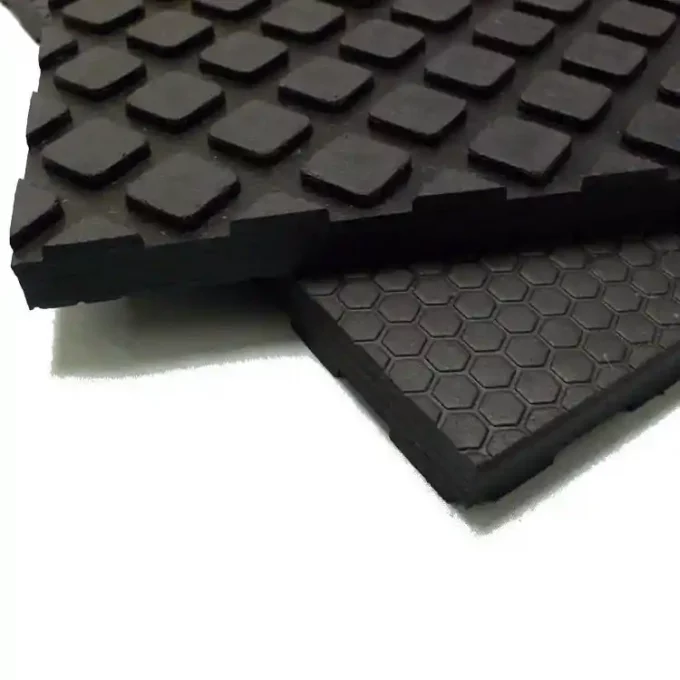 Thick Protective Black Color Floor Mat Made for Impact Resistance thickness shot