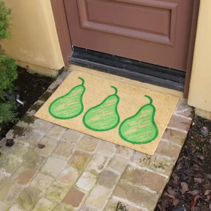 3 Pears design on a brown matt