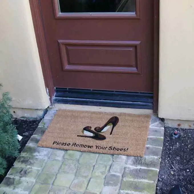 Doormat that request to remove your shoes