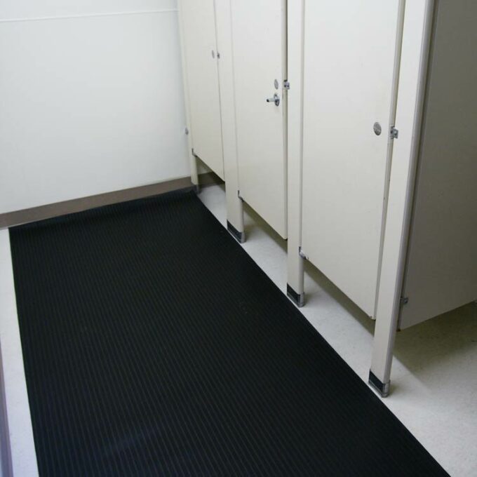 Black Color Rubber Runner Mats with Extra Toehold in Wet Conditions ideal for restroom