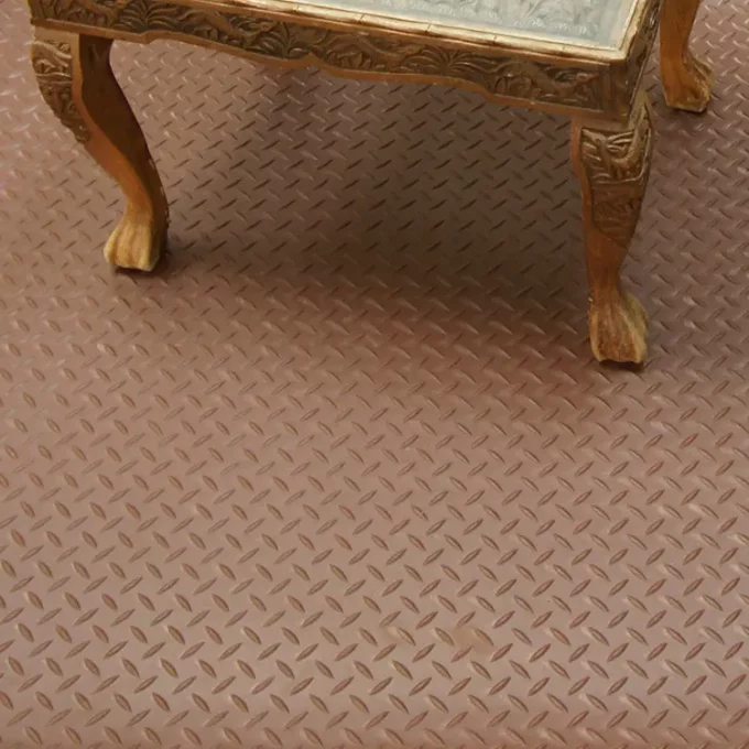 Brown Table on top of a brown plate diamond mat