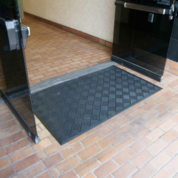 Black color checkered pattern Economical and Eco-Friendly Rubber Doormat top bottom view