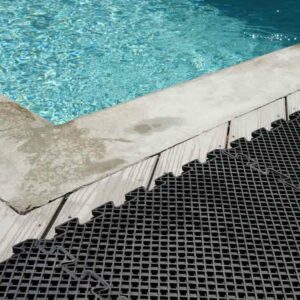 Interlocking Rubber Tile with Excellent Drainage Capabilities near pool