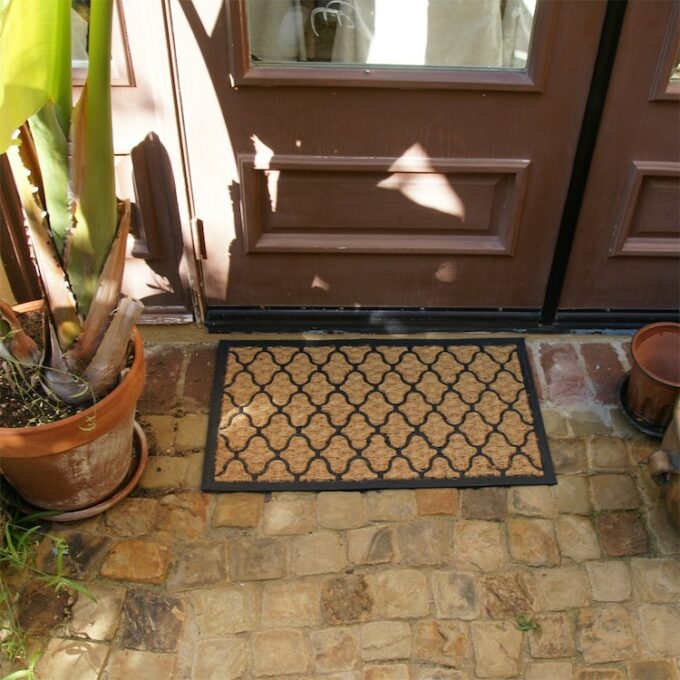 Reliable Front Door Mat with black color crisscross design